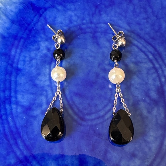 Jewelry - Elegant Black, pearl and Silver Drop Earrings